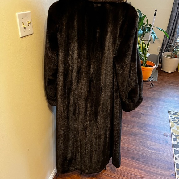 Elegant black mink coat - Picture 5 of 8